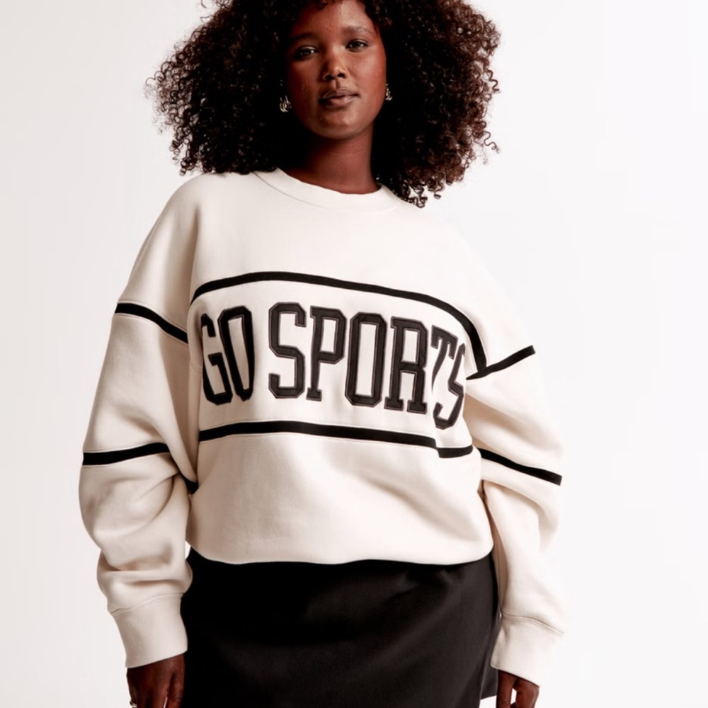 Abercrombie crewneck sweater 🏈 NWOT